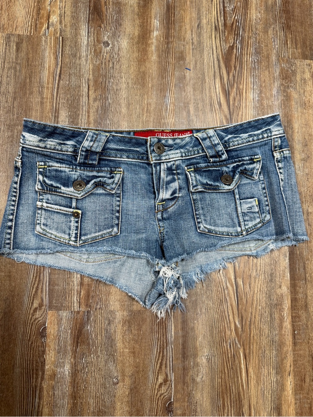 Vintage Y2K Guess low rise blue denim mini shorts size 28